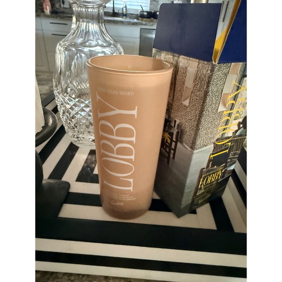 Vacation Lobby Scented Candle High Ceiling Resort Fresh Cut Flowers Sea Breeze - Picture 7 of 8